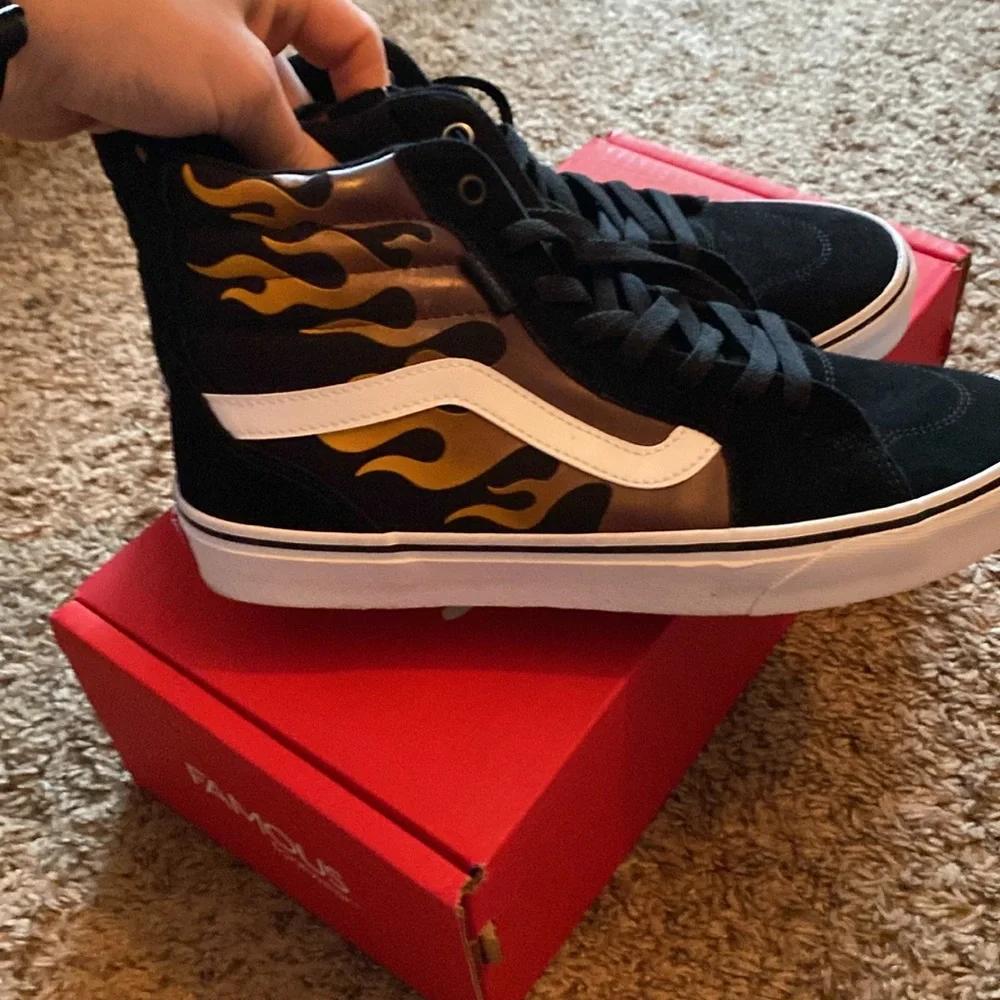 Men’s Vans Hi-Top - Picture 3 of 6